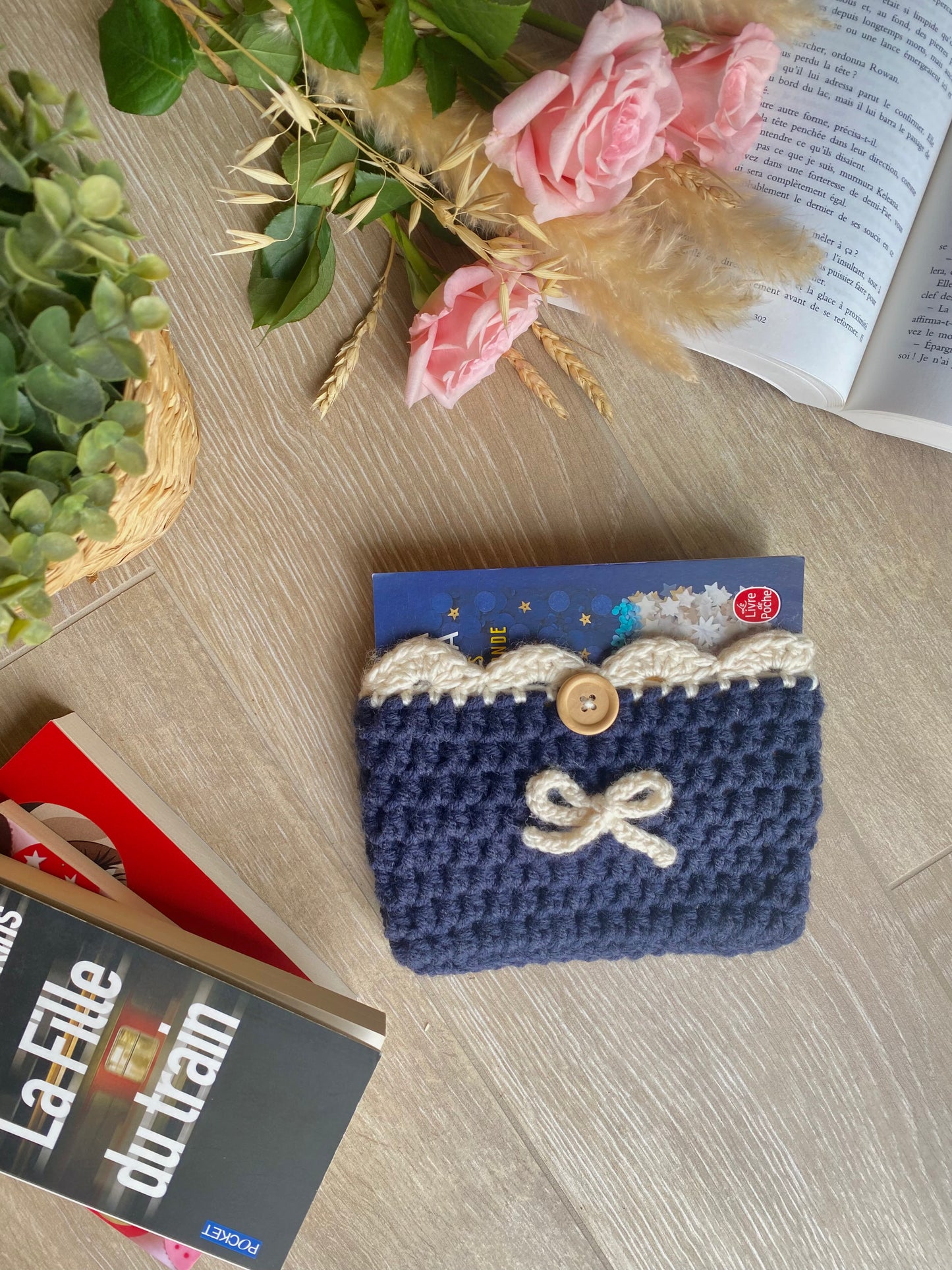 Pochette de lecture crochetée - livre de poche