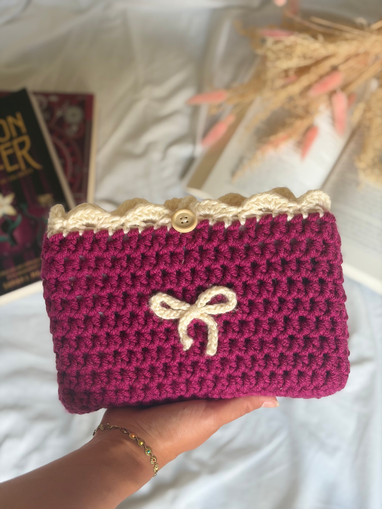Pochette pour broché en crochet rose